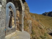 30 Madonnina con vista verso il Passo di Salmurano